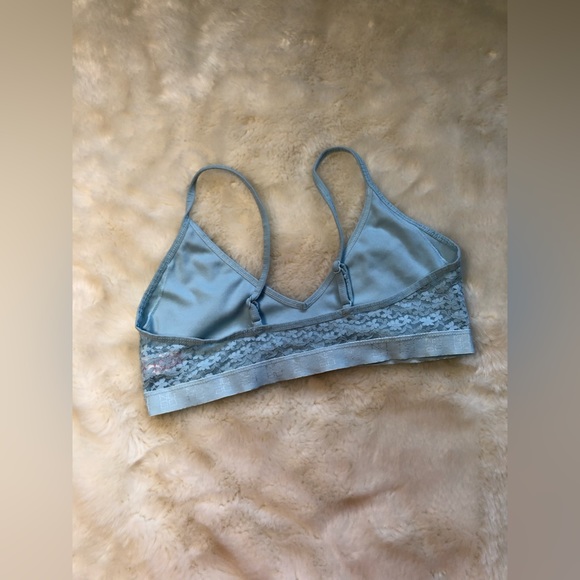 Wireless Lace Bra - Picture 6 of 7